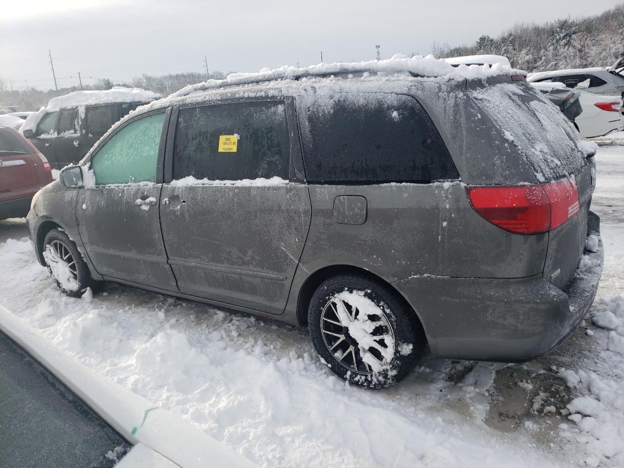 Image 2 of 2005 TOYOTA SIENNA XLE 2005 with VIN 5TDZA22C15S268681