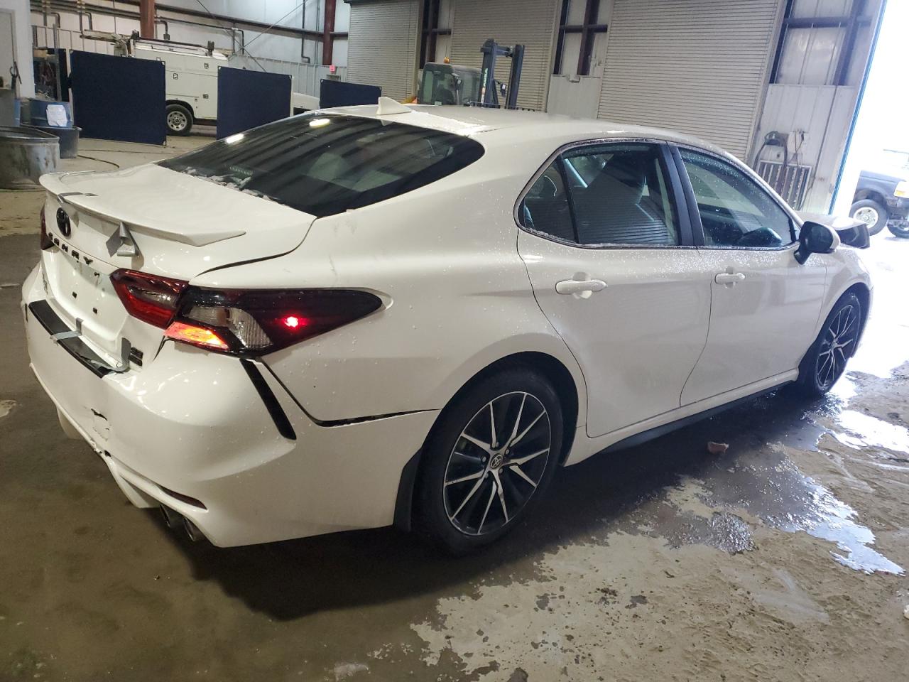 Image 3 of 2022 TOYOTA CAMRY SE 2022 with VIN 4T1T11BK2NU060582