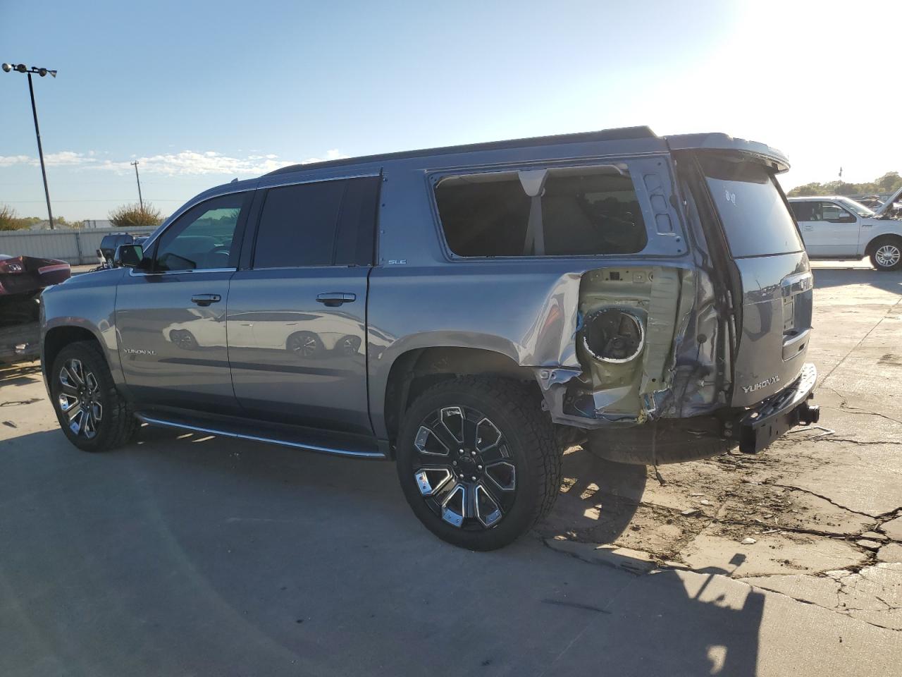 Image 2 of 2018 GMC YUKON XL C1500 SLE 2018 with VIN 1GKS1FKCXJR223146