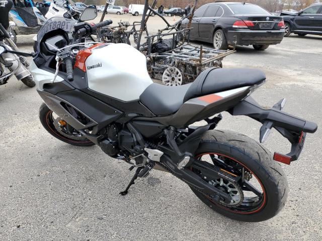 Image 3 of 2023 KAWASAKI EX650 R 2023 with VIN ML5EXER10PDA88820