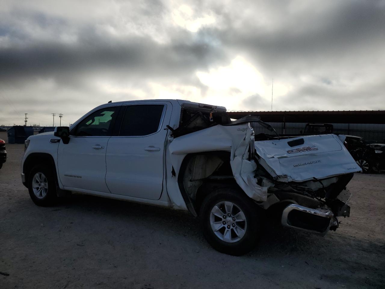 Изображение 2 2023 GMC SIERRA K1500 SLE 2023 с VIN 1GTUUBED2PZ183534