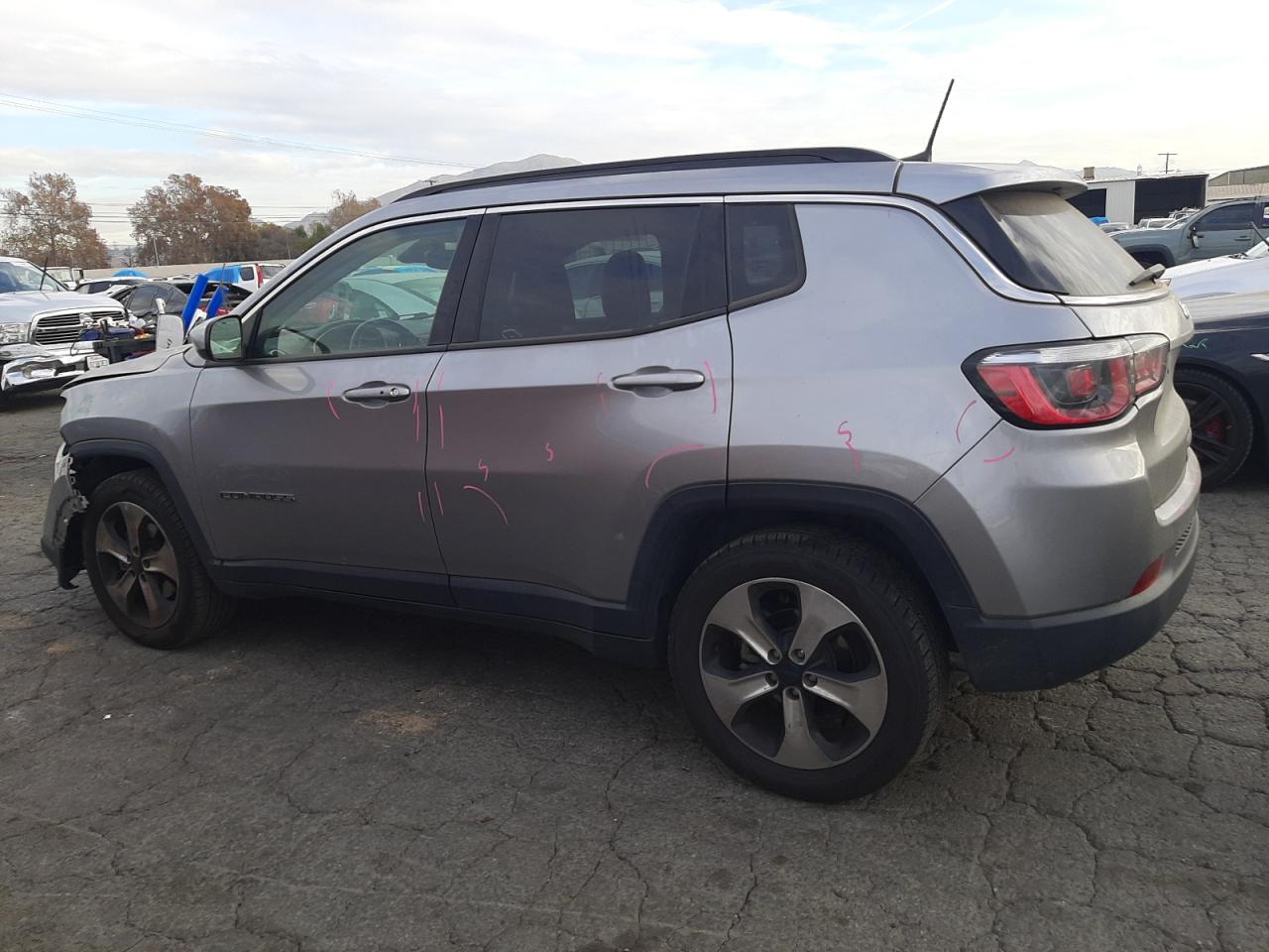 Obraz 2 z 2018 JEEP COMPASS LATITUDE 2018 z VIN 3C4NJCBB2JT105825