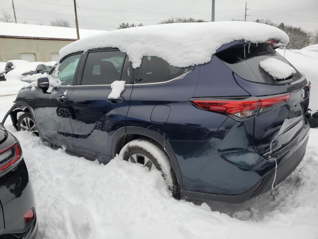 Изображение 2 2022 TOYOTA HIGHLANDER XLE 2022 с VIN 5TDGZRAH3NS553551