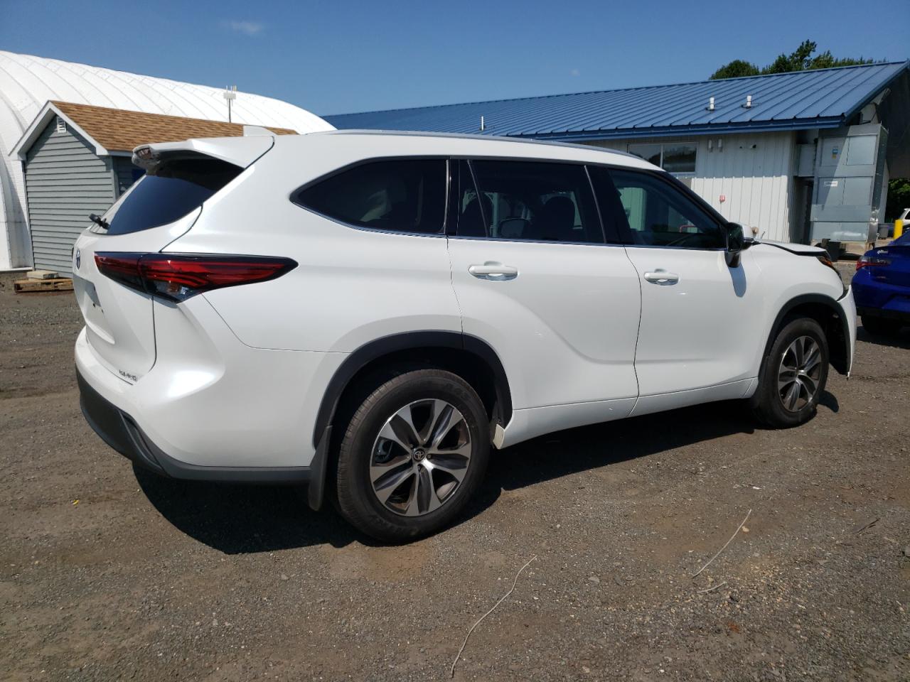Obraz 3 z 2022 TOYOTA HIGHLANDER XLE 2022 z VIN 5TDGZRBH7NS577589
