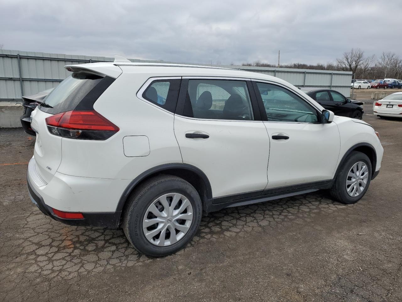 Image 3 of 2017 NISSAN ROGUE S 2017 with VIN JN8AT2MV6HW000160