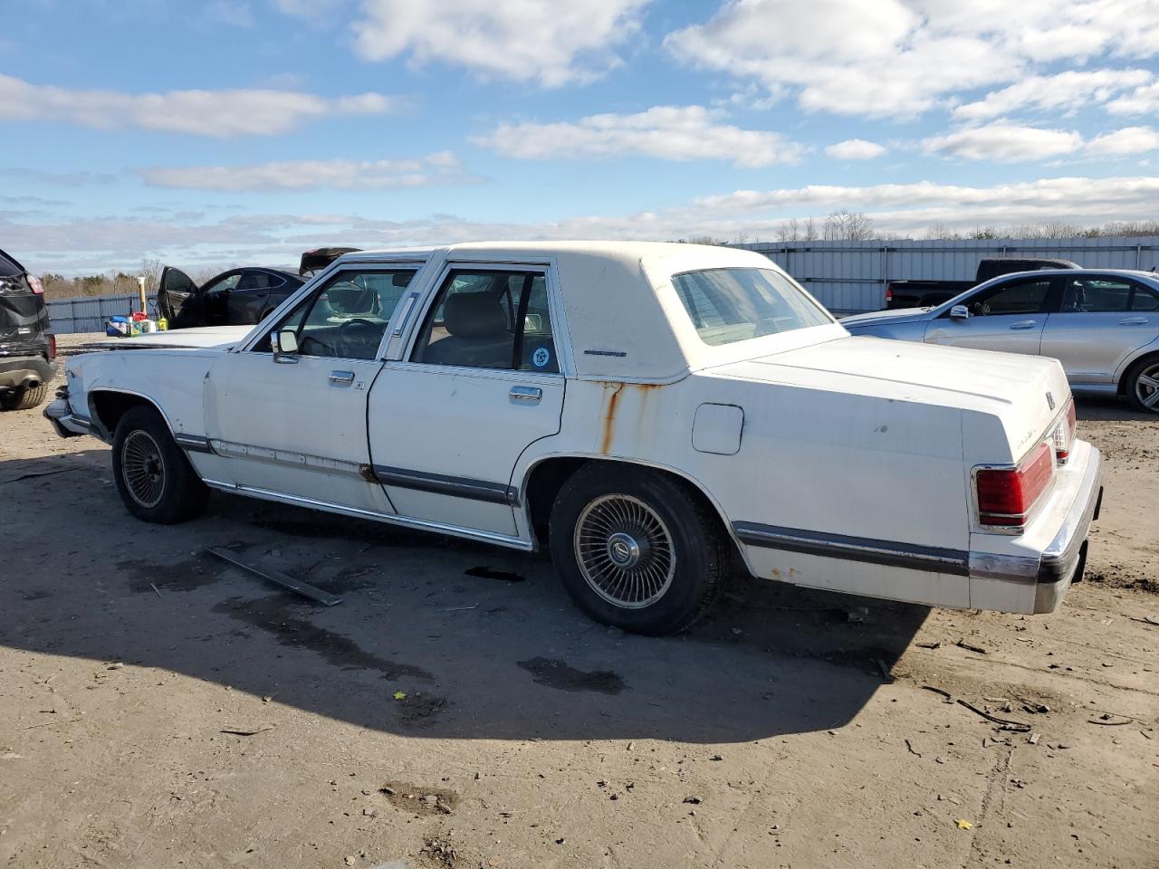 Image 2 of 1988 MERCURY GRAND MARQUIS LS 1988 with VIN 2MEBM75F0JX642898
