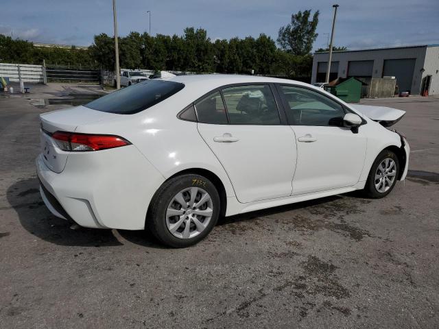 Image 3 of 2020 TOYOTA COROLLA LE 2020 with VIN JTDEPRAE9LJ081451