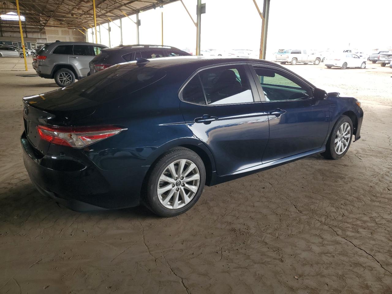 Obraz 3 z 2020 TOYOTA CAMRY LE 2020 z VIN 4T1C11AK1LU919658