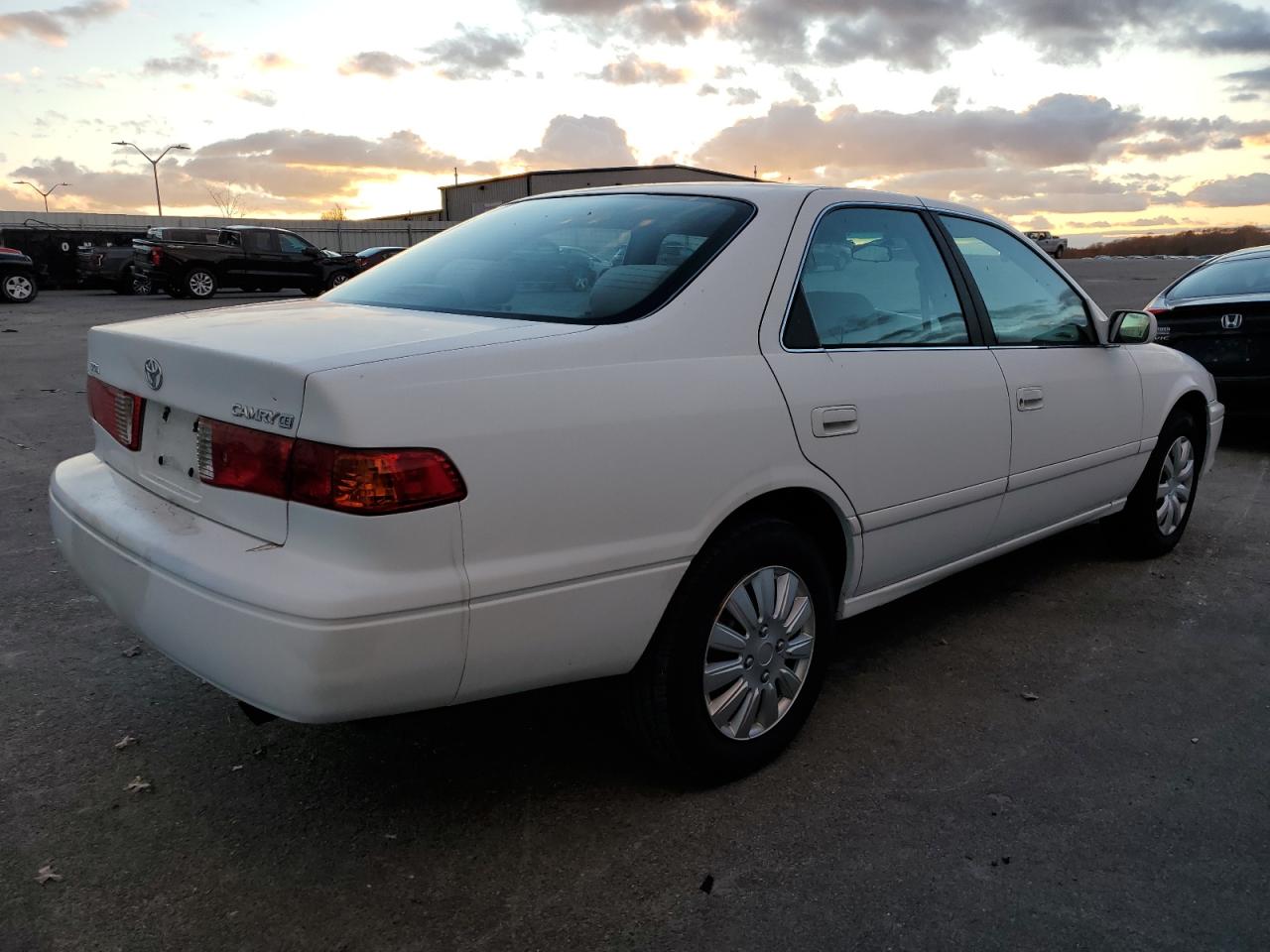 Obraz 3 z 2001 TOYOTA CAMRY CE 2001 z VIN 4T1BG22K61U854978