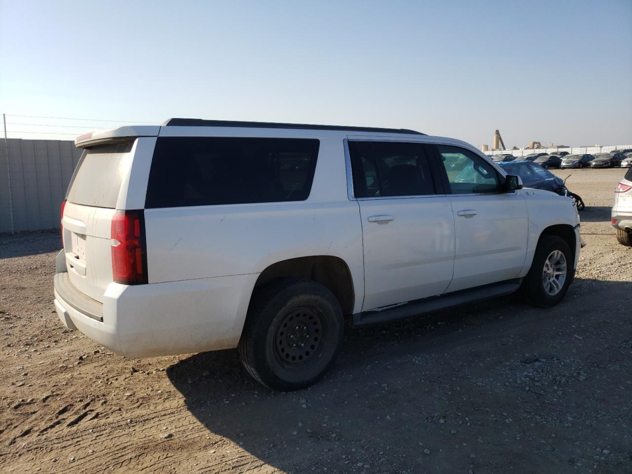 Изображение 3 2015 CHEVROLET SUBURBAN K1500 LT 2015 с VIN 1GNSKJKC1FR120515