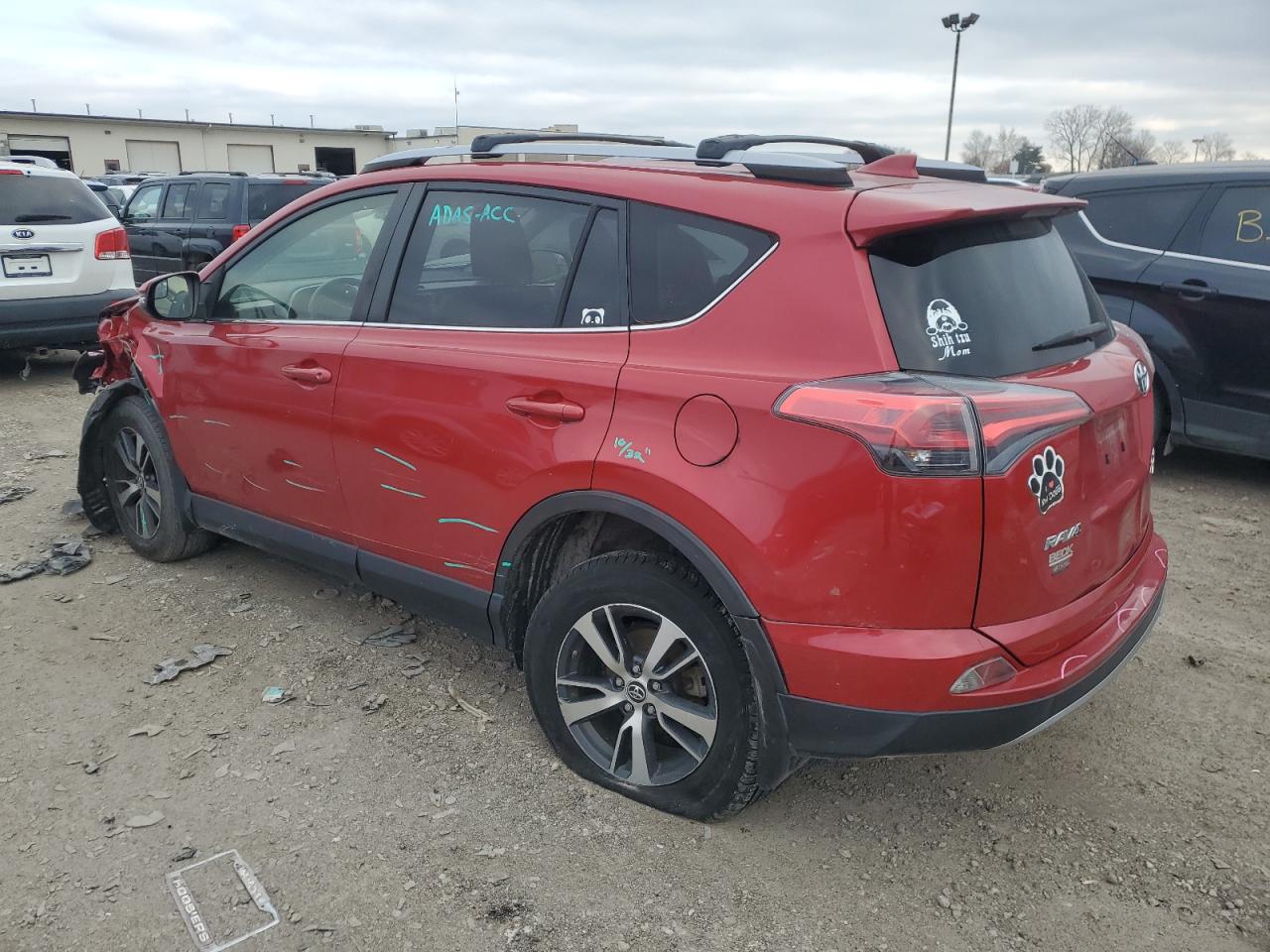 Obraz 2 z 2017 TOYOTA RAV4 XLE 2017 z VIN JTMRFREV0HJ113449