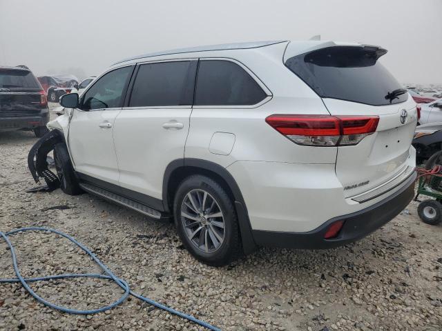 Изображение 2 2019 TOYOTA HIGHLANDER SE 2019 с VIN 5TDKZRFH2KS346440