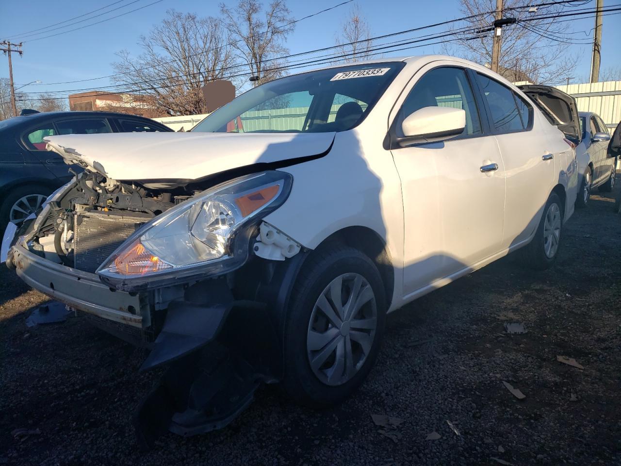 Obraz 1 z 2019 NISSAN VERSA S 2019 z VIN 3N1CN7AP3KL843623