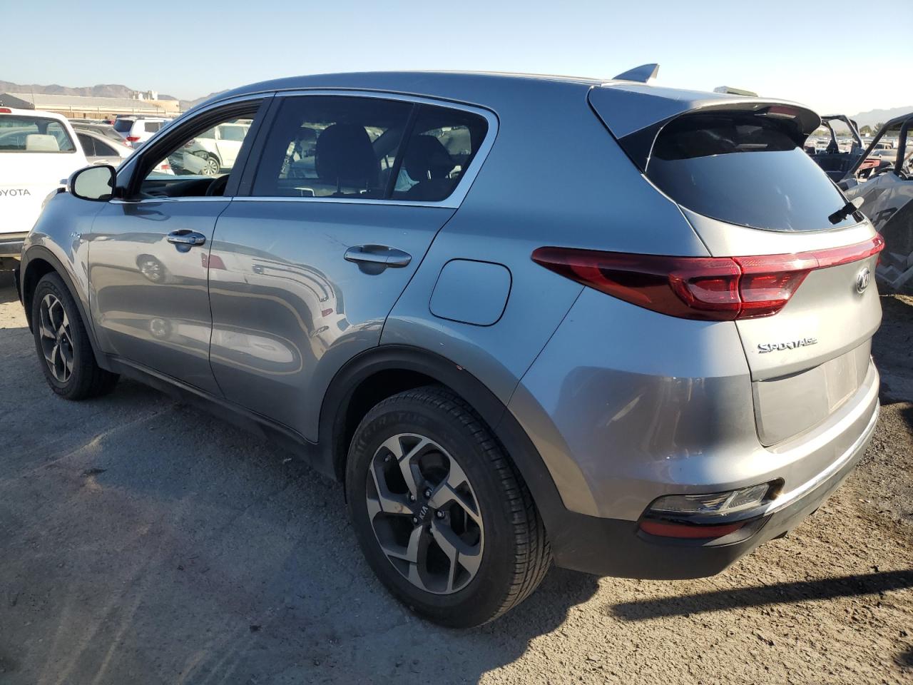 Image 2 of 2022 KIA SPORTAGE LX 2022 with VIN KNDPMCAC6N7998506