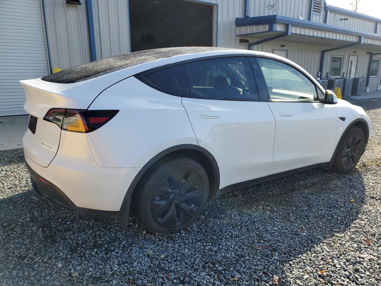 Изображение 3 2023 TESLA MODEL Y  2023 с VIN 7SAYGDEE4PA038062