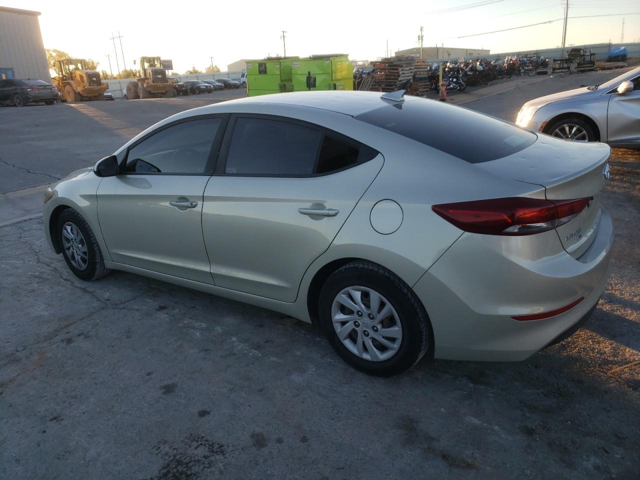 Изображение 2 2017 HYUNDAI ELANTRA SE 2017 с VIN 5NPD74LF9HH183501