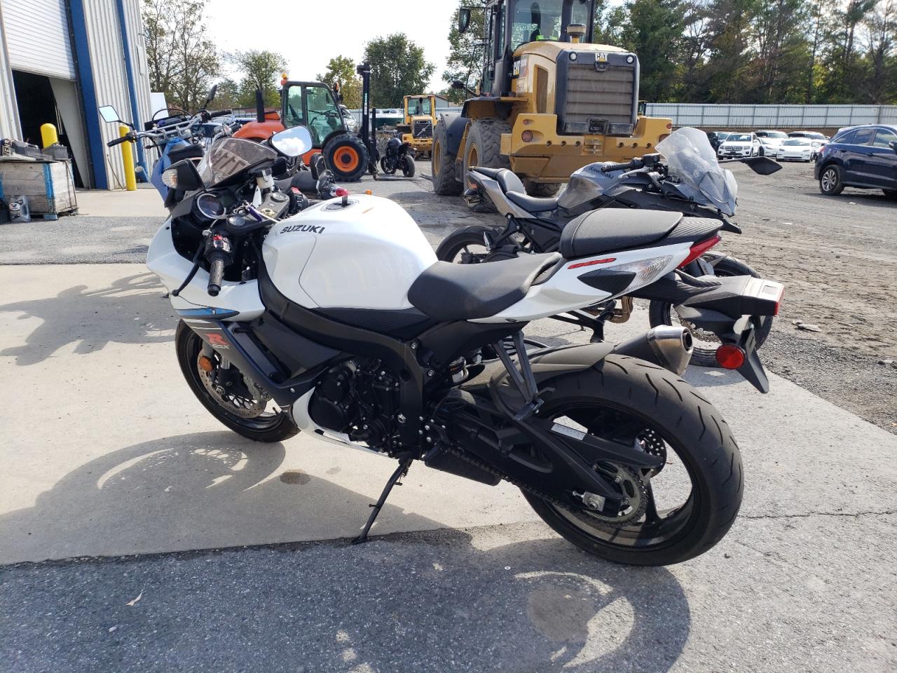 Изображение 3 2023 SUZUKI GSX-R600  2023 с VIN JS1GN7FA1P7100628