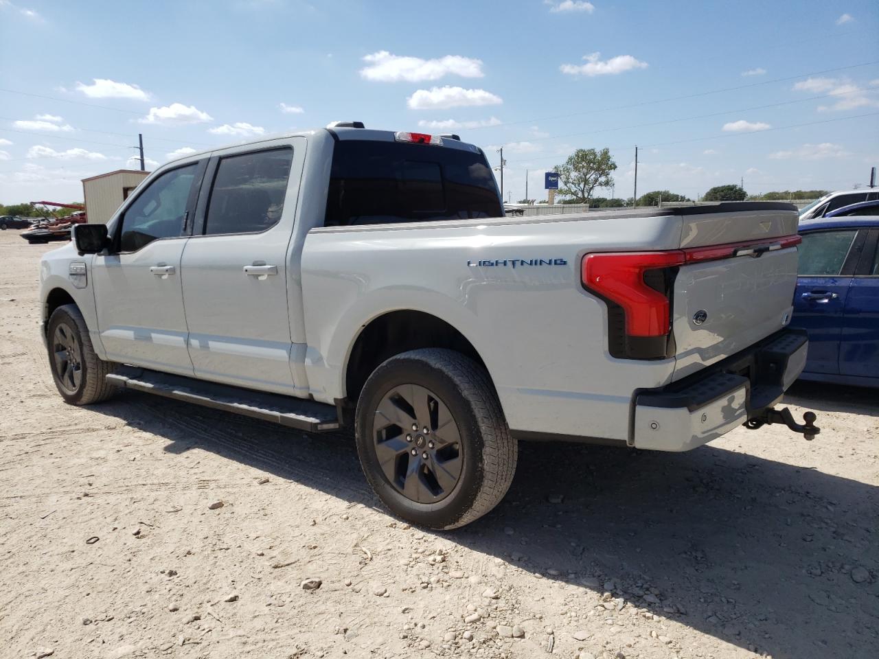 Obraz 2 z 2023 FORD F150 LIGHTNING PRO 2023 z VIN 1FTVW1EV4PWG04690