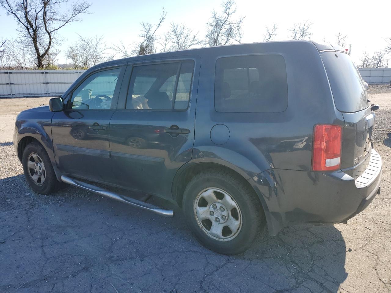 Изображение 2 2011 HONDA PILOT LX 2011 с VIN 5FNYF4H22BB037005