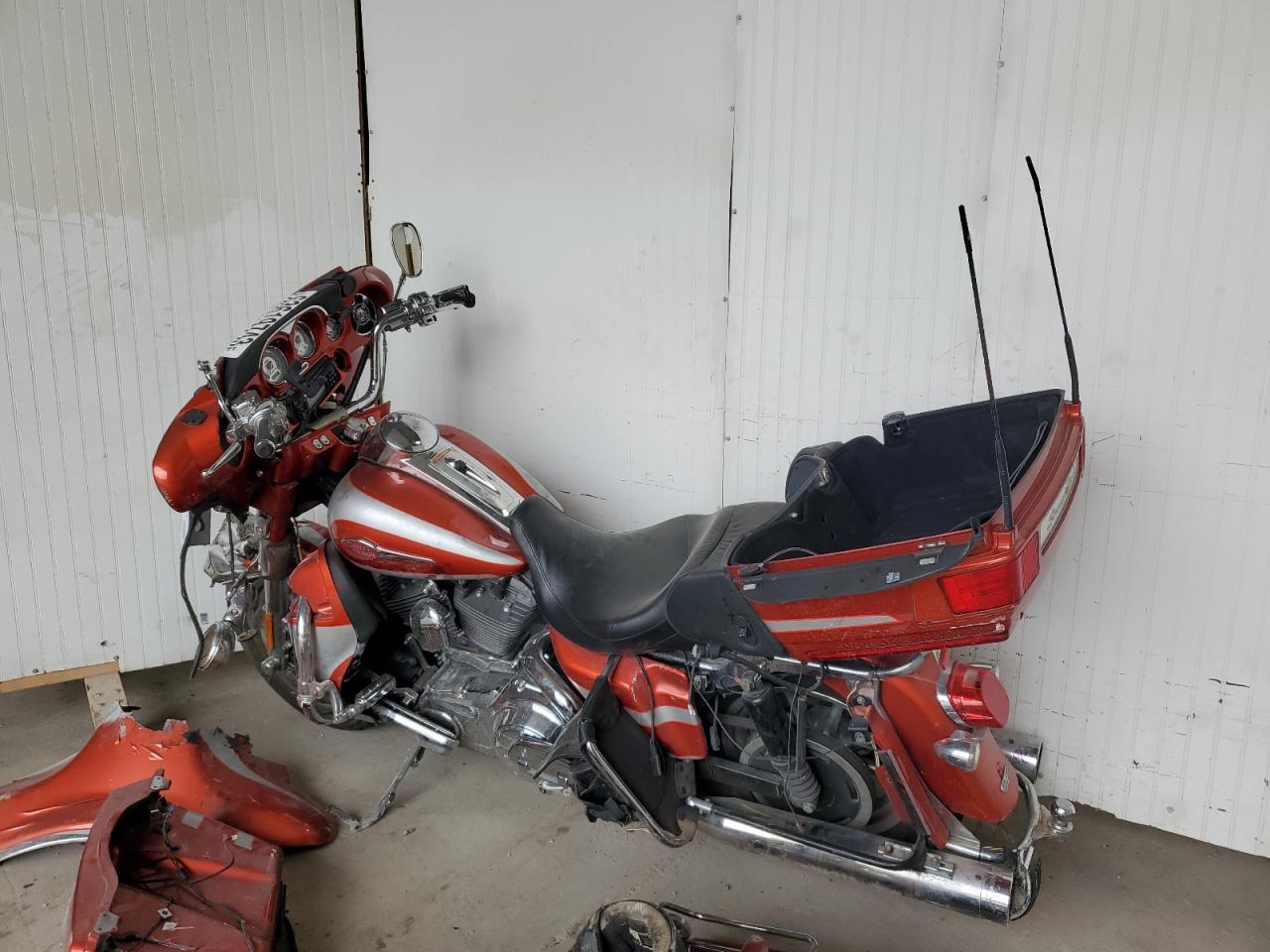 Image 3 of 2008 HARLEY-DAVIDSON FLHTCUSE3  2008 with VIN 1HD1PR8158Y950481