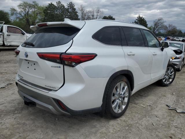 Obraz 3 z 2022 TOYOTA HIGHLANDER HYBRID PLATINUM 2022 z VIN 5TDEBRCH5NS084696