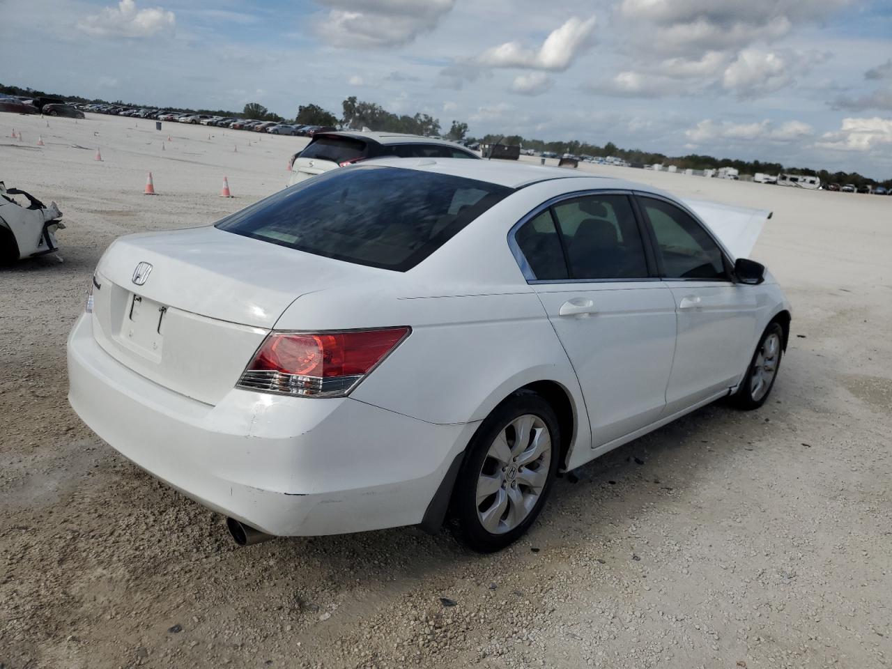 Image 3 of 2009 HONDA ACCORD EXL 2009 with VIN 1HGCP26879A073568