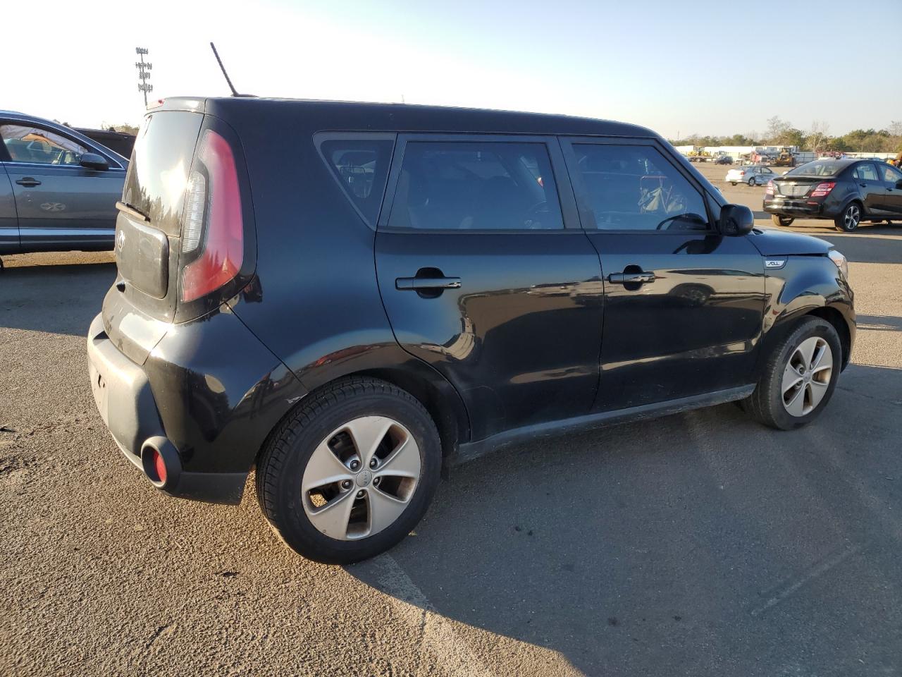 Image 3 of 2016 KIA SOUL  2016 with VIN KNDJN2A24G7363789
