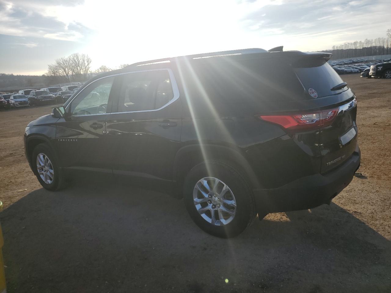 Изображение 2 2018 CHEVROLET TRAVERSE LT 2018 с VIN 1GNEVGKW2JJ268326