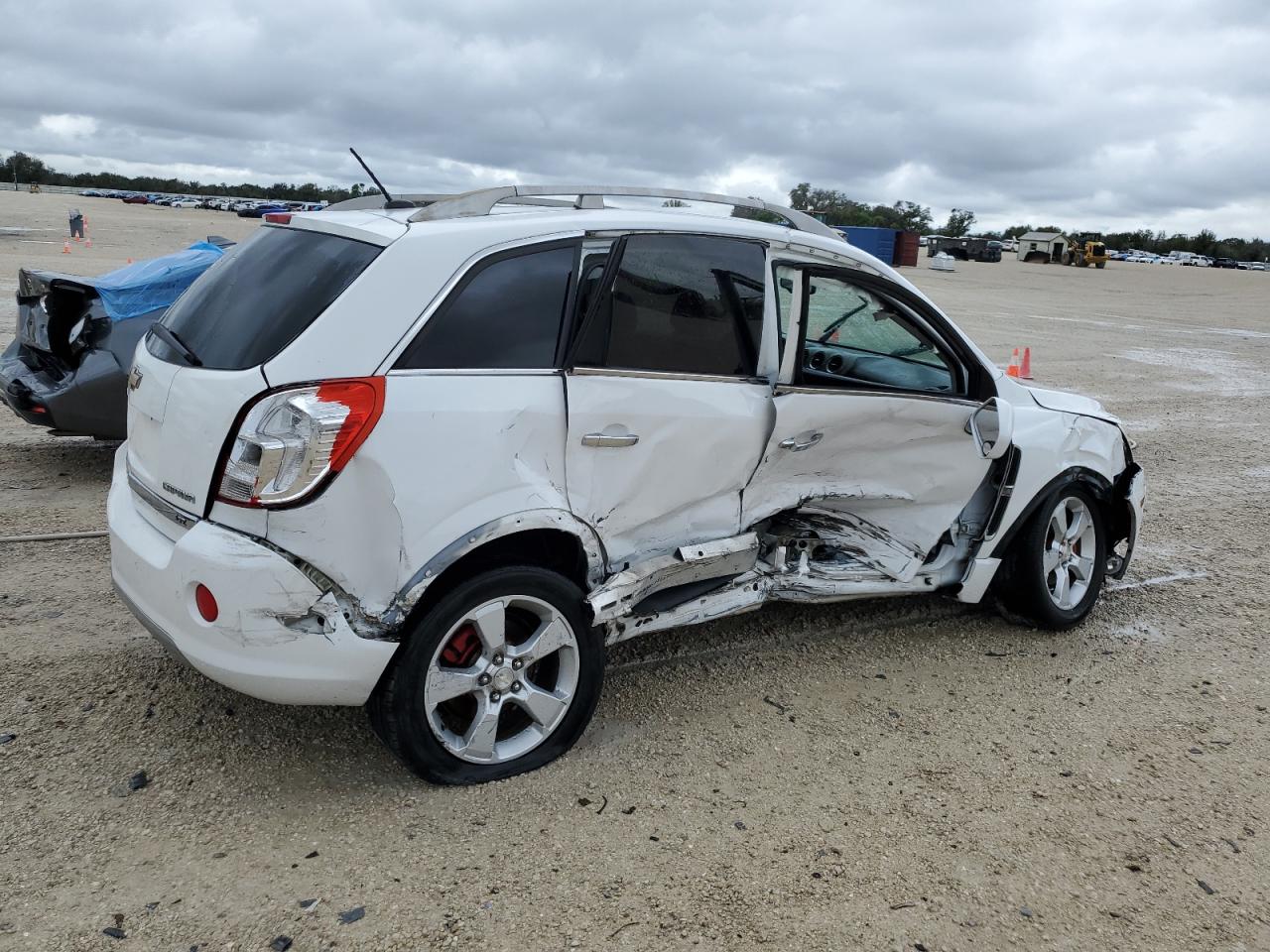 Image 3 of 2014 CHEVROLET CAPTIVA LTZ 2014 with VIN 3GNAL4EK5ES627698
