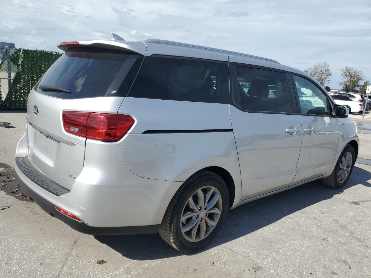 Изображение 3 2019 KIA SEDONA LX 2019 с VIN KNDMB5C13K6511991
