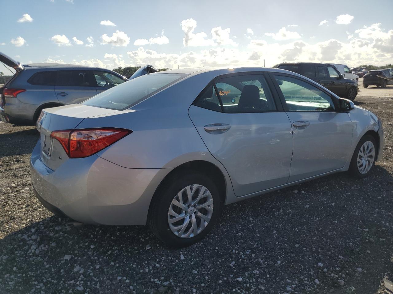 Image 3 of 2019 TOYOTA COROLLA L 2019 with VIN 5YFBURHE3KP938309