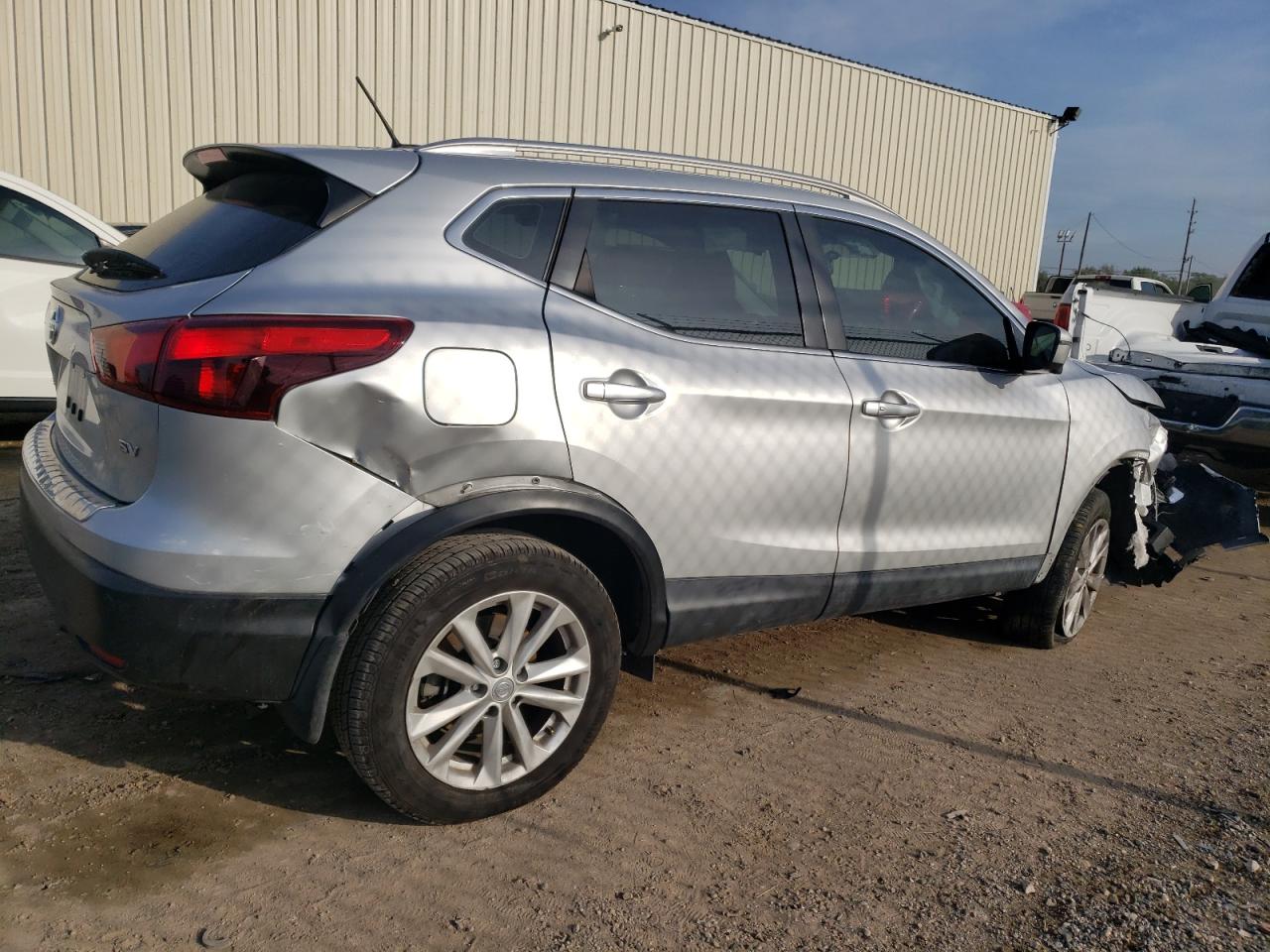 Obraz 3 z 2018 NISSAN ROGUE SPORT S 2018 z VIN JN1BJ1CP3JW158127