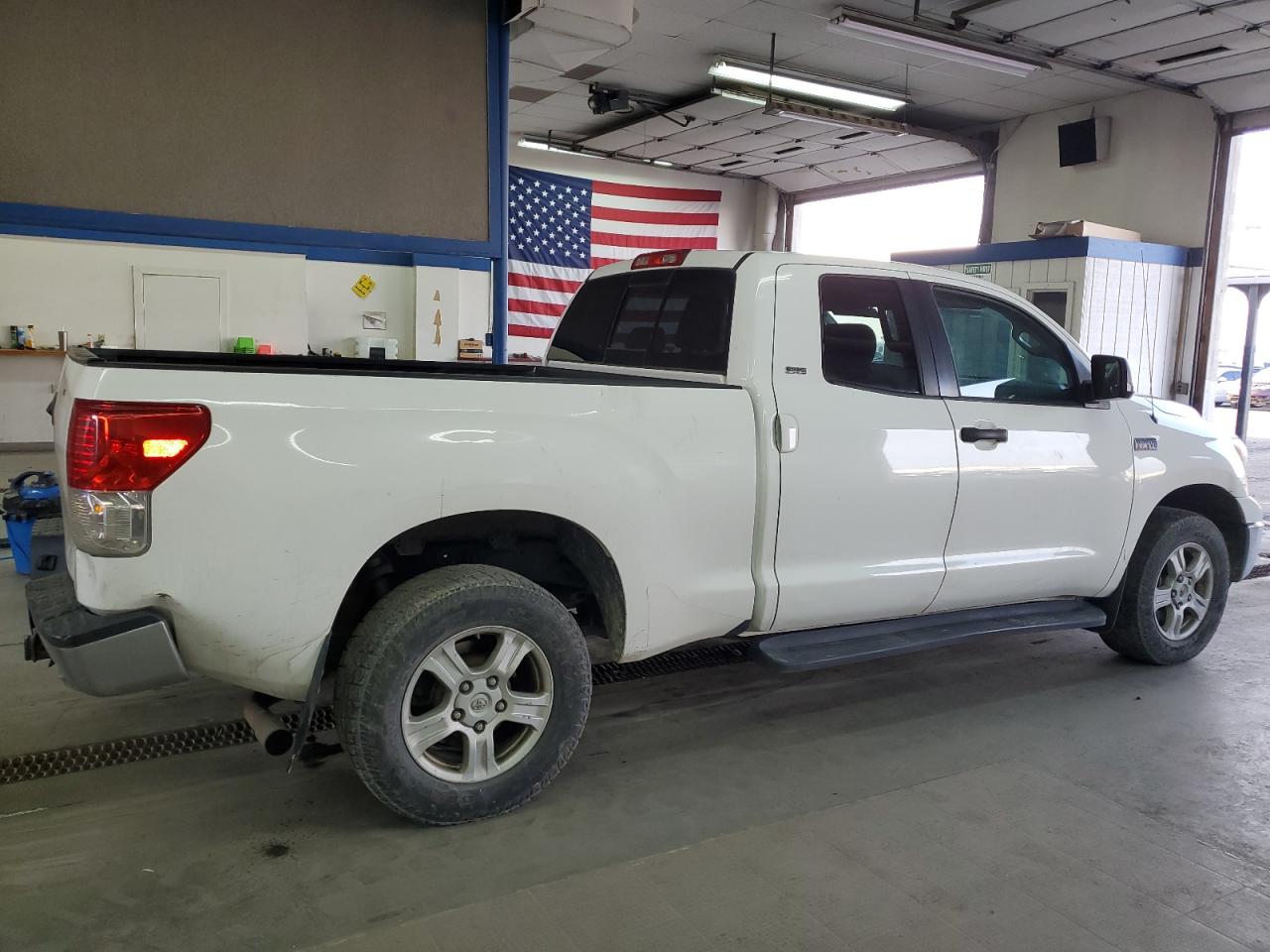 Изображение 3 Toyota Tundra Double Cab Sr5 2012 с VIN 5TFUW5F10CX240450