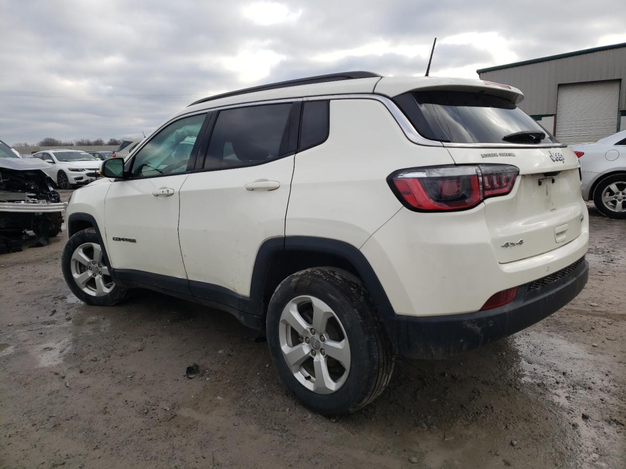 Image 2 of 2018 JEEP COMPASS LATITUDE 2018 with VIN 3C4NJDBB2JT331644