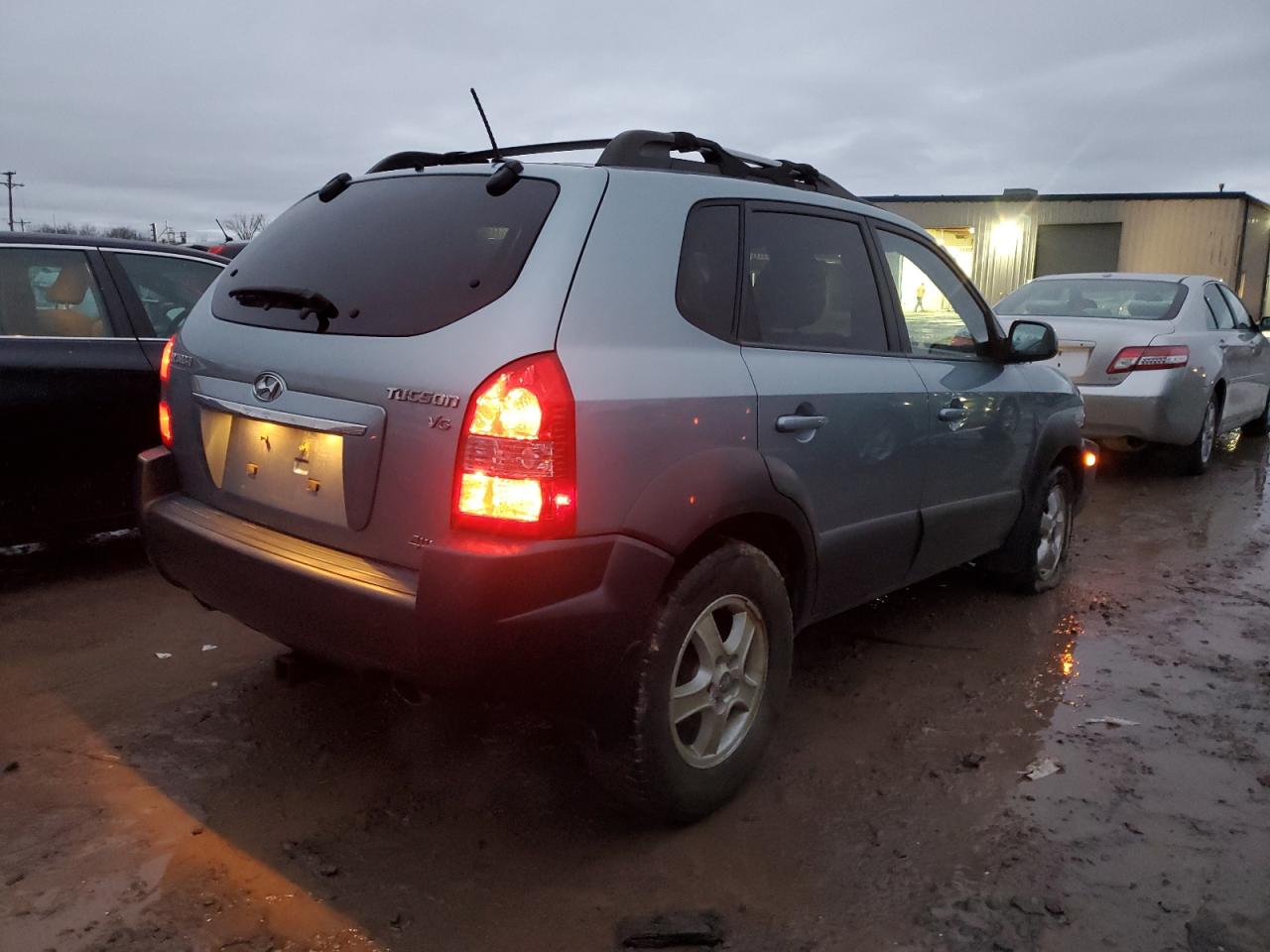 Image 3 of 2009 HYUNDAI TUCSON SE 2009 with VIN KM8JN72D79U942921