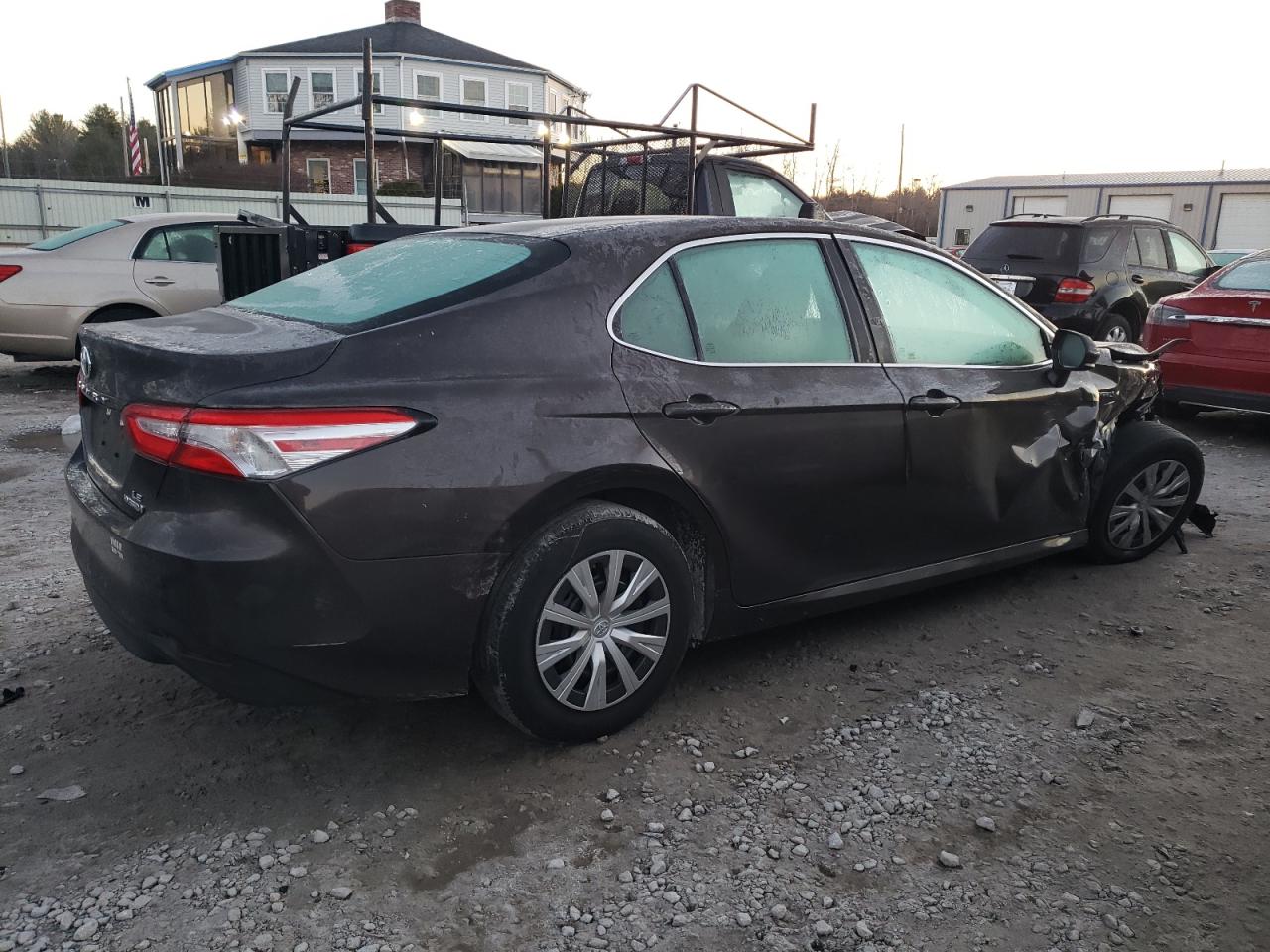 Image 3 of 2018 TOYOTA CAMRY LE 2018 with VIN 4T1B31HK2JU502669