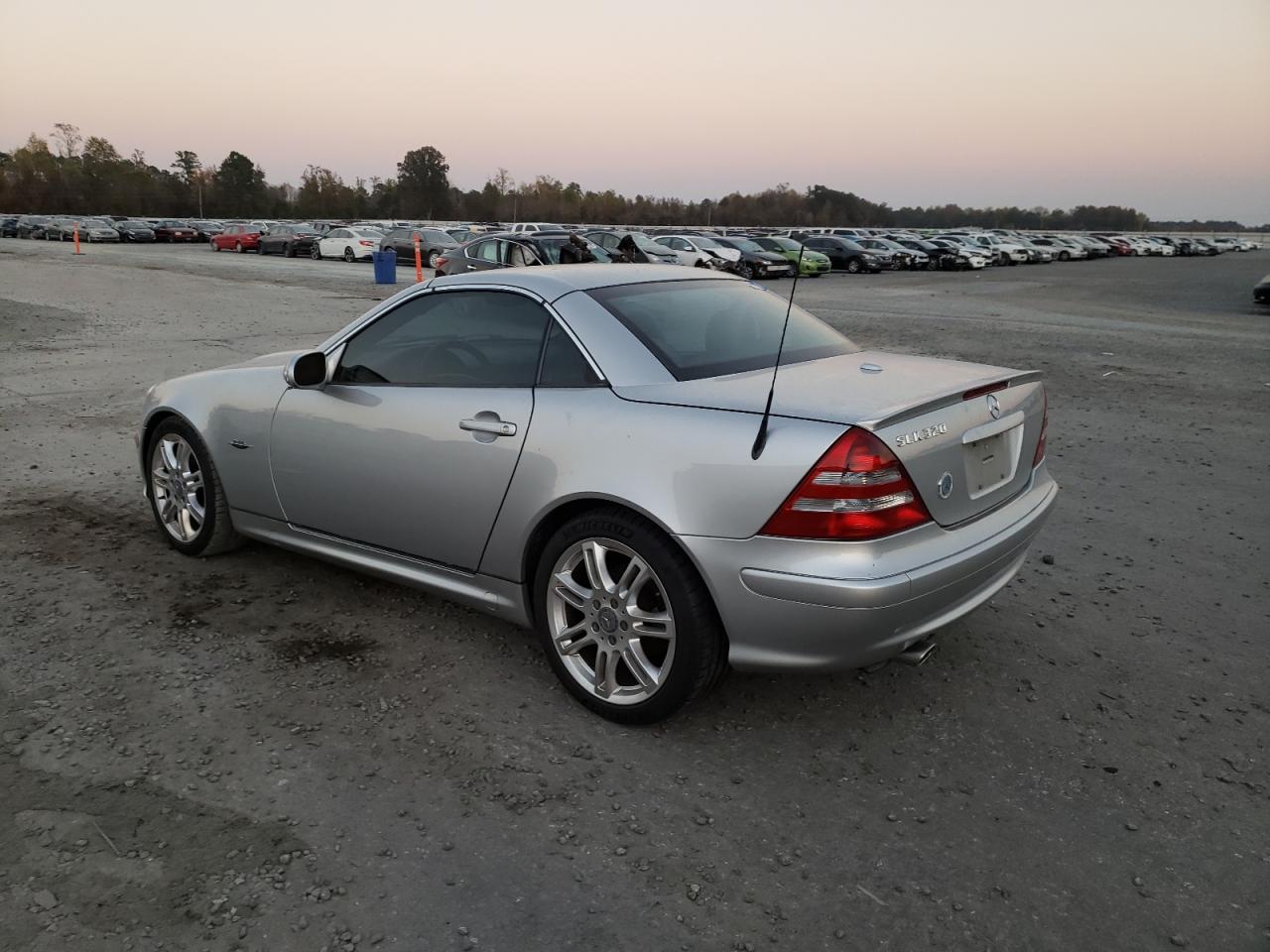 Obraz 2 z 2004 MERCEDES-BENZ SLK 320 2004 z VIN WDBKK65F14F307746
