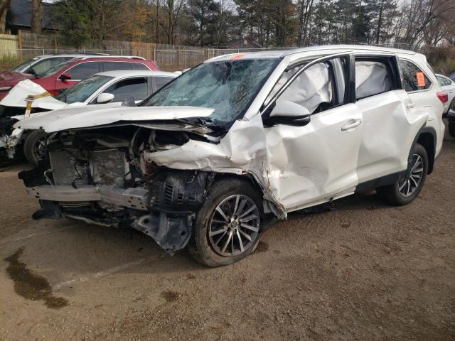 Image 1 of 2019 TOYOTA HIGHLANDER SE 2019 with VIN 5TDJZRFH9KS624097