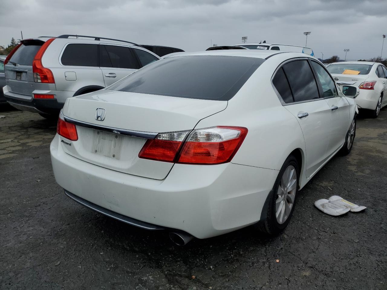 Image 3 of 2014 HONDA ACCORD EX 2014 with VIN 1HGCR2F78EA071825