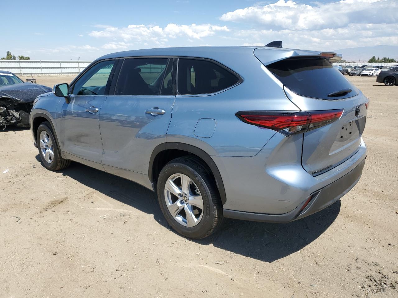 Image 2 of 2022 TOYOTA HIGHLANDER L 2022 with VIN 5TDZZRAH9NS134905