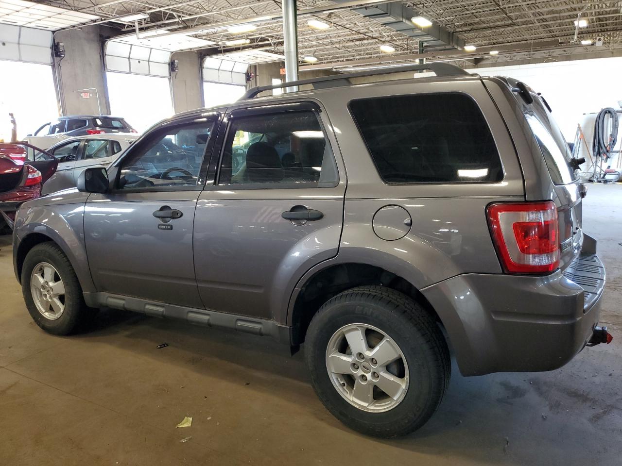 Изображение 2 2010 FORD ESCAPE XLT 2010 с VIN 1FMCU9D75AKC59792