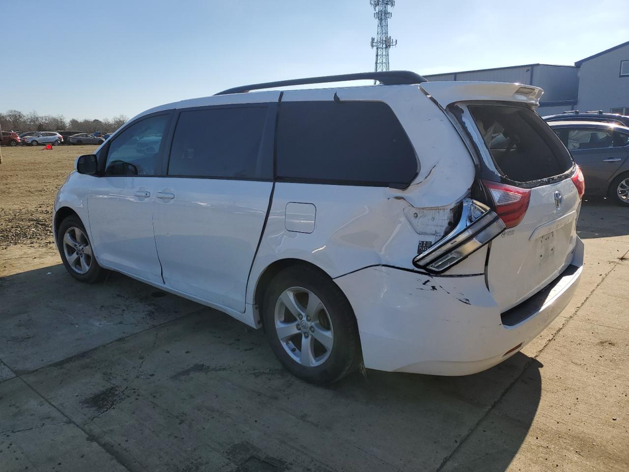 Изображение 2 2016 TOYOTA SIENNA LE 2016 с VIN 5TDKK3DC6GS729359
