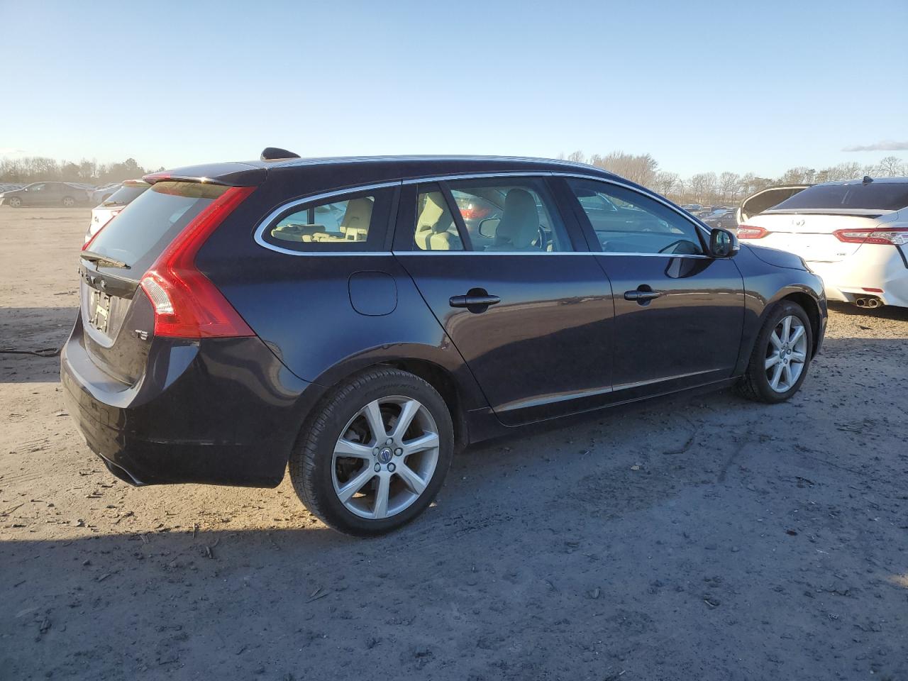 Изображение 3 2016 VOLVO V60 T5 PREMIER 2016 с VIN YV140MEKXG1294024