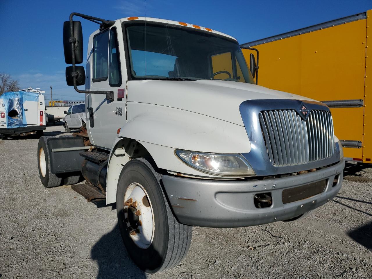 Obraz 1 z 2002 INTERNATIONAL 4000 4300 2002 z VIN 1HSMMAAN32H412804