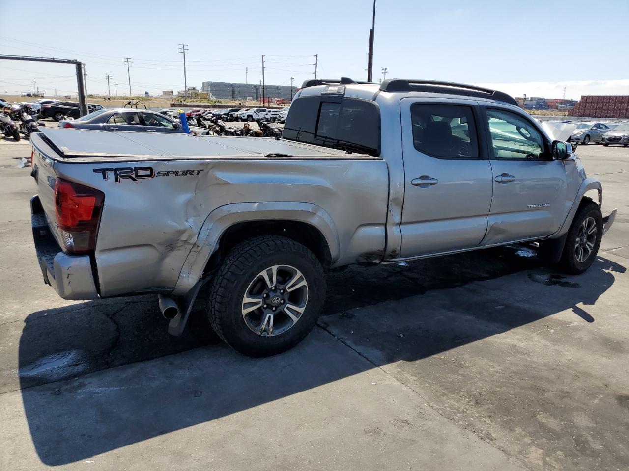 Image 3 of Toyota Tacoma Double Cab 2018 with VIN 3TMBZ5DN9JM012356