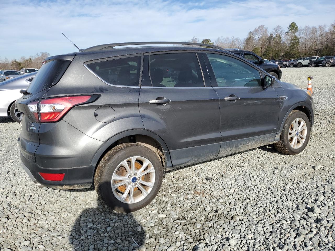 Изображение 3 2018 FORD ESCAPE SE 2018 с VIN 1FMCU9GD9JUA28027