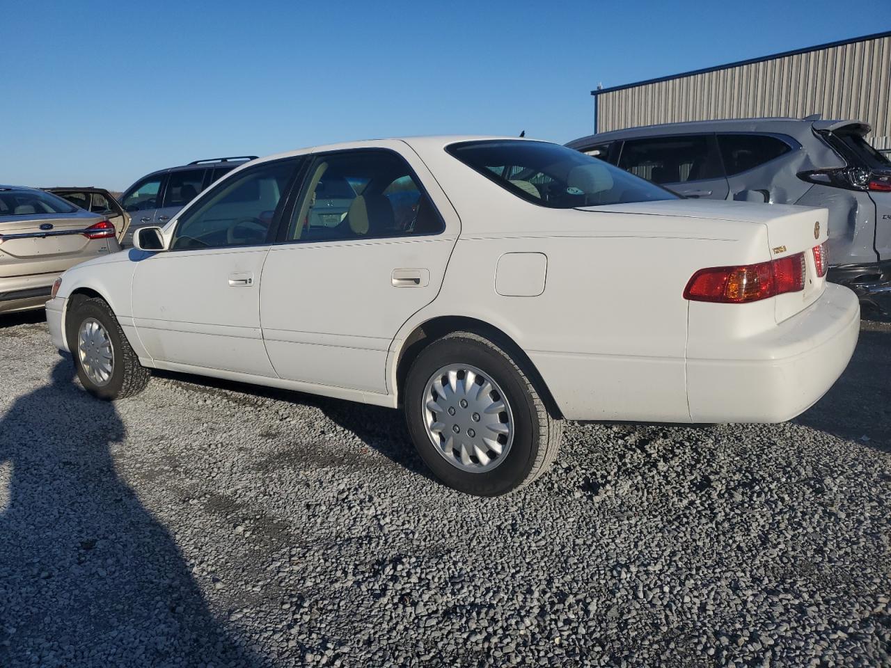 Изображение 2 2001 TOYOTA CAMRY CE 2001 с VIN 4T1BG22K71U827823