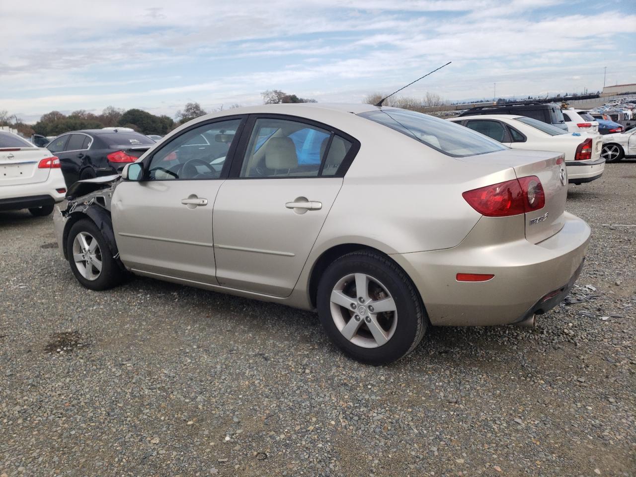 Obraz 2 z 2004 MAZDA 3 I 2004 z VIN JM1BK12F041122559