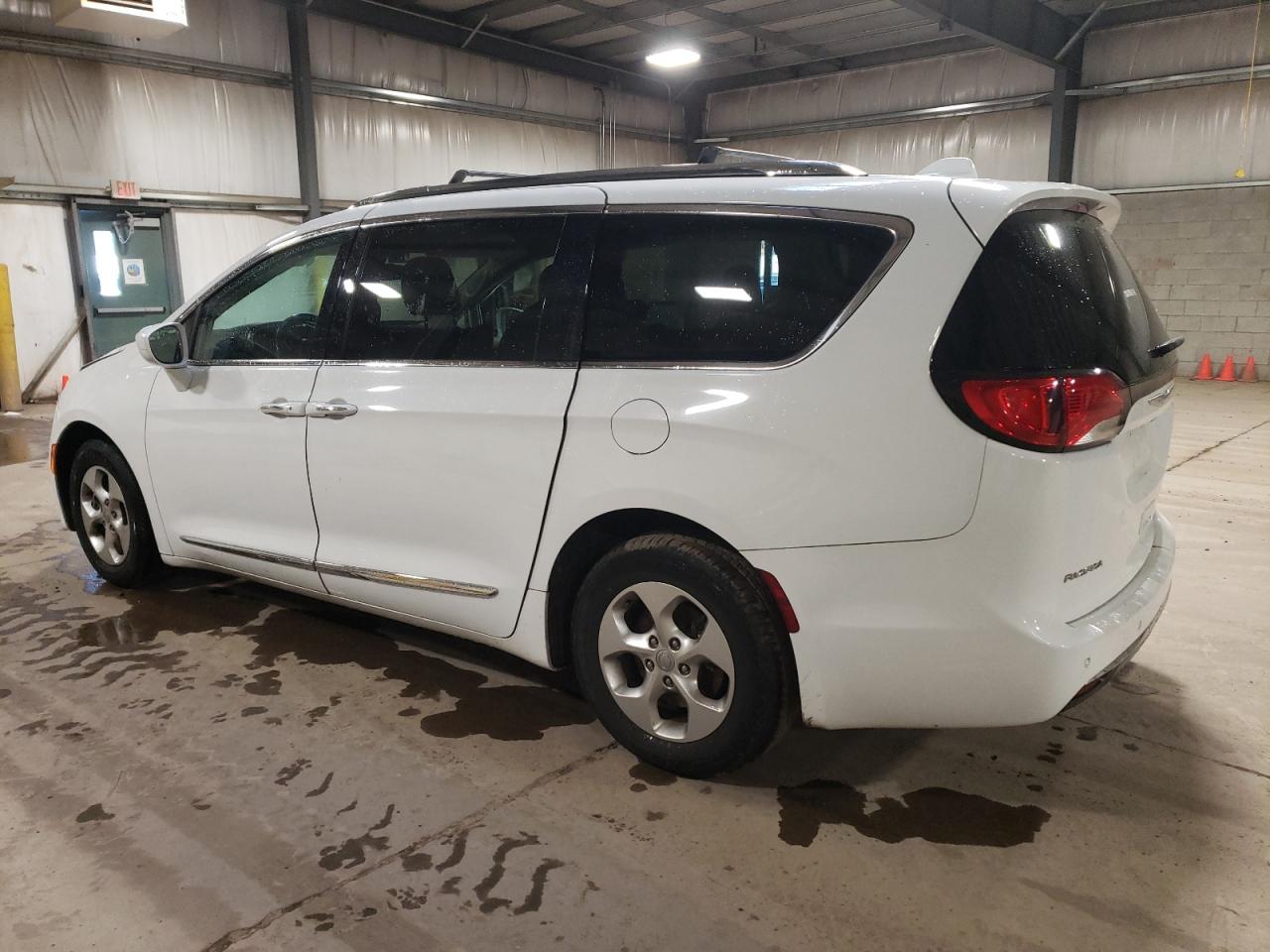 Изображение 2 2017 CHRYSLER PACIFICA TOURING L PLUS 2017 с VIN 2C4RC1EG4HR757785