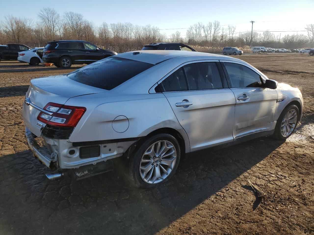 Image 3 of 2015 FORD TAURUS LIMITED 2015 with VIN 1FAHP2F80FG117655